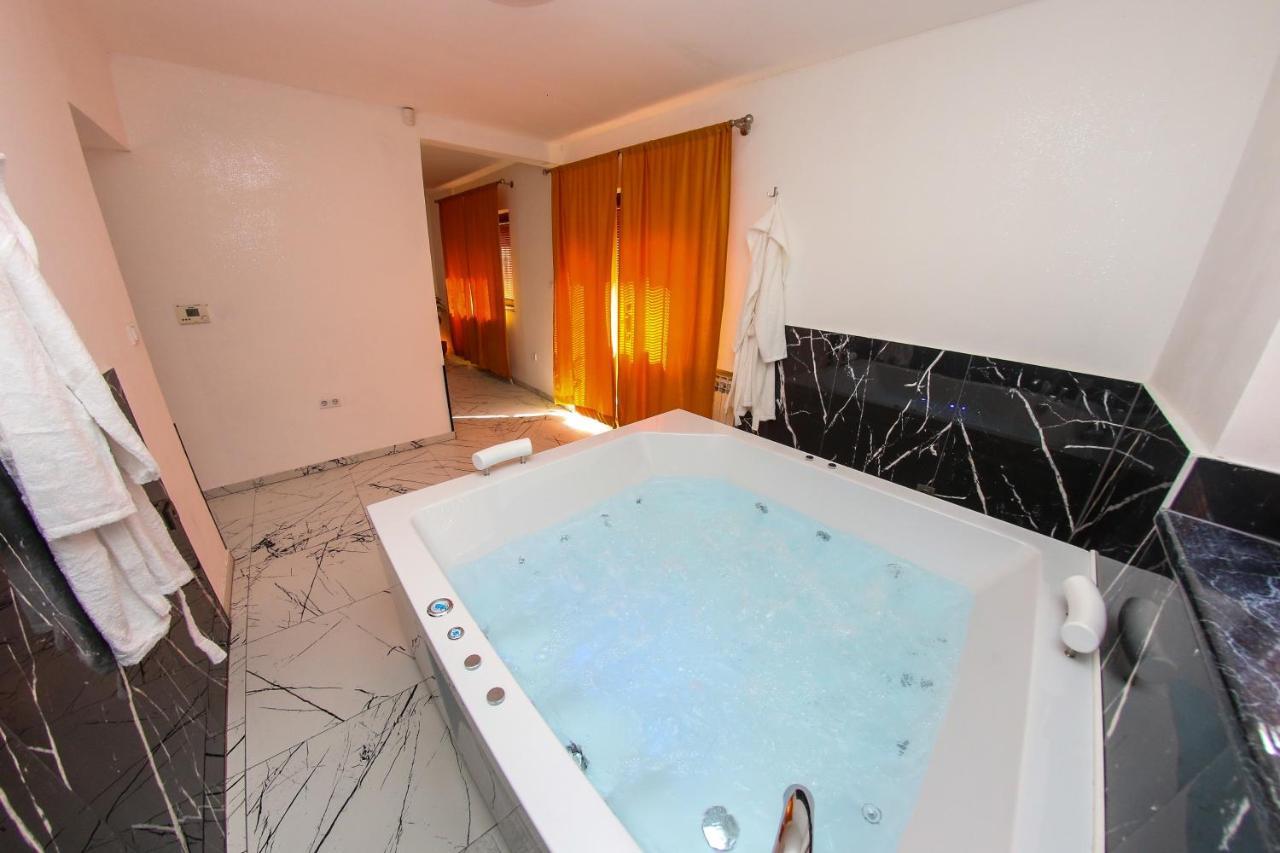 Hedonist Spa Jacuzzi Sarajevo Free Parking מראה חיצוני תמונה