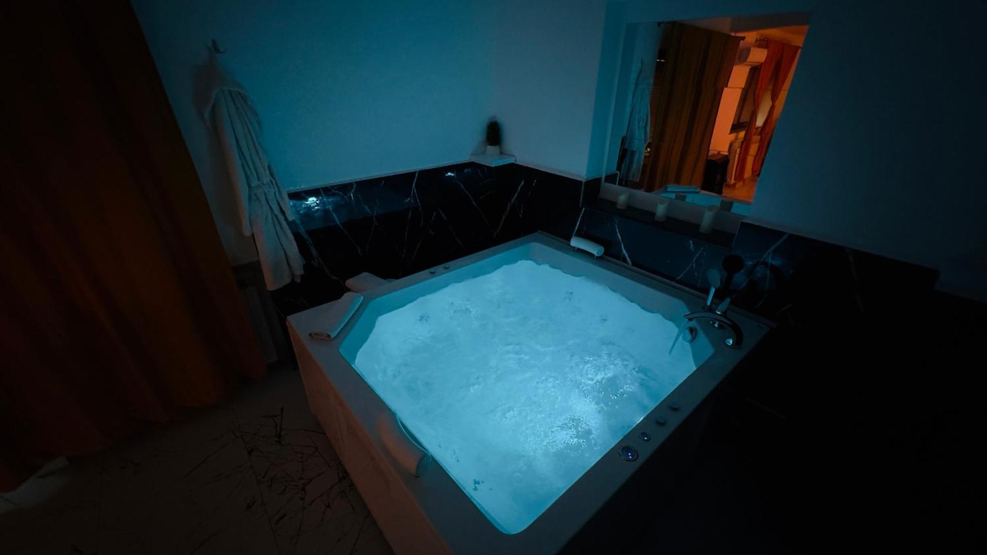 Hedonist Spa Jacuzzi Sarajevo Free Parking מראה חיצוני תמונה